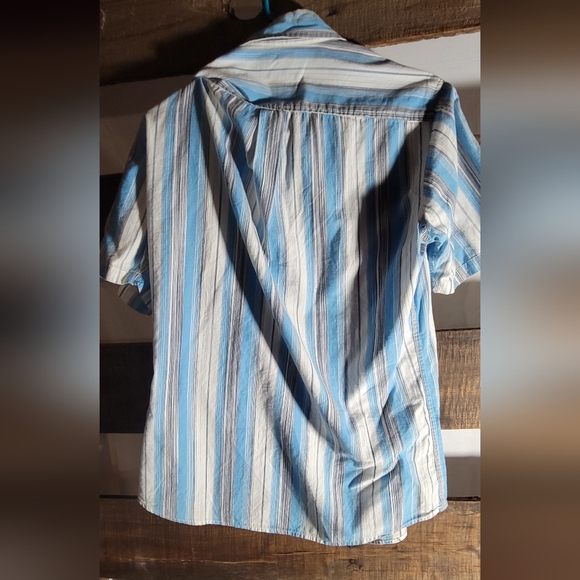 Vintage Quicksilver short sleeve button-up - Picture 2 of 3